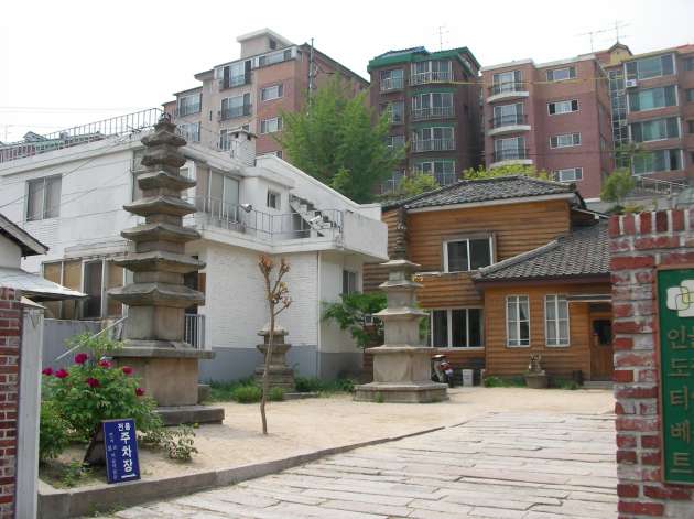 韓国仏教美術博物館（한국불교미술박물관）の入り口すぐにある建物